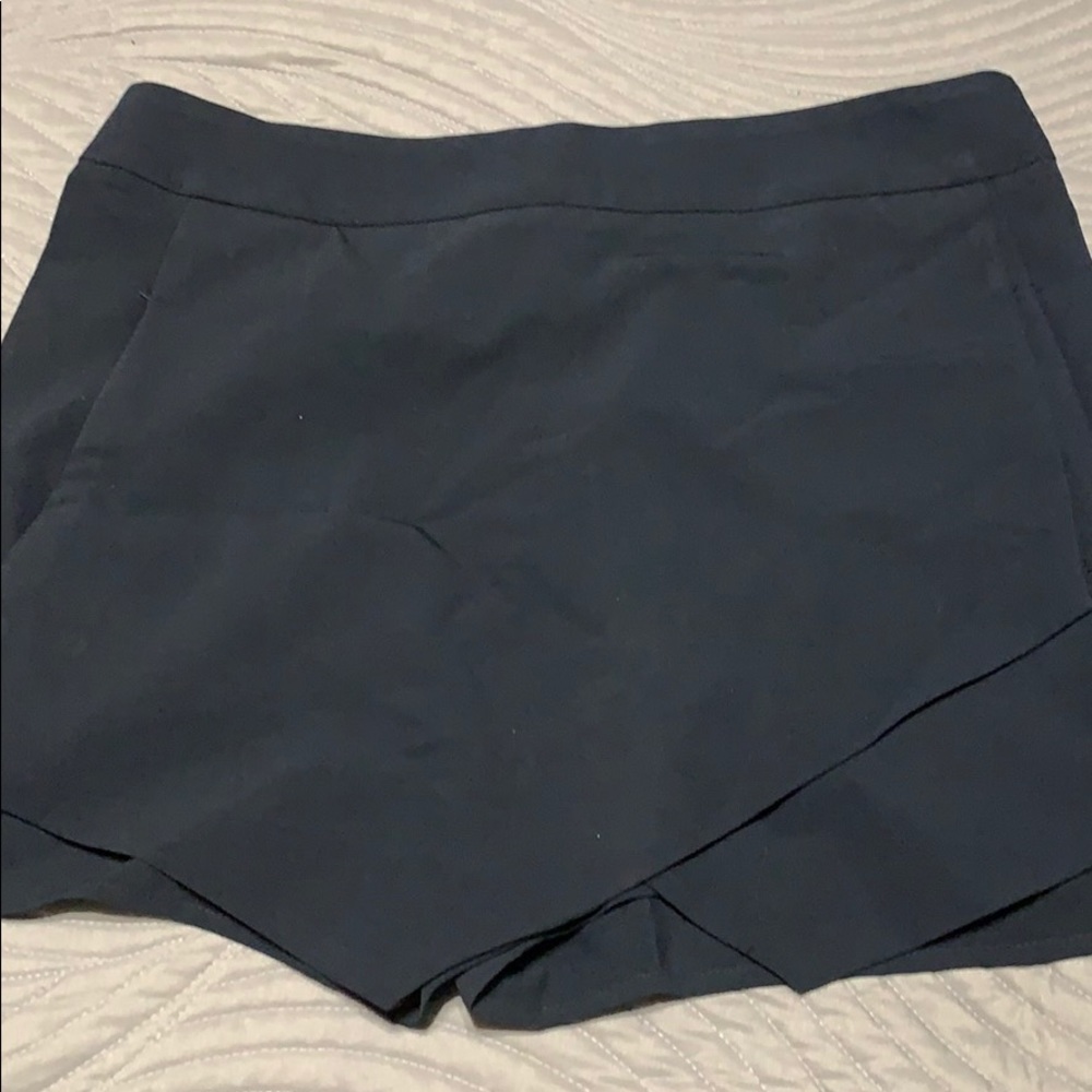 Navy skort NWT